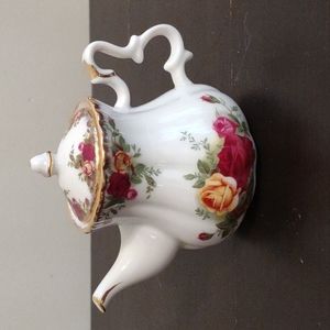 NIB Royal Albert Old Country Roses Teapot Votive